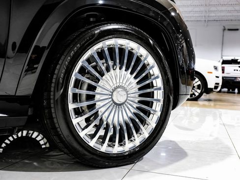 Used 2024 Mercedes-Benz Maybach GLS 600 4MATIC image 54