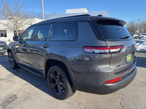 Used 2023 Jeep Grand Cherokee L Limited w/ Black Appearance Package image 18