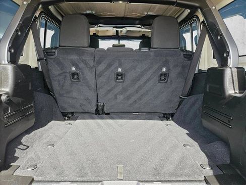 Used 2019 Jeep Wrangler Unlimited Sahara AWD/4WD image 6