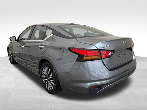 Used 2023 Nissan Altima 2.5 SV FWD image 3