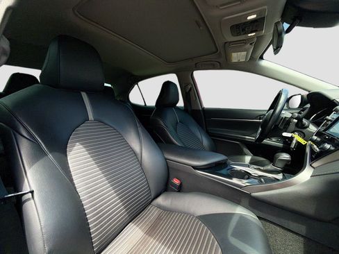 Used 2020 Toyota Camry SE FWD image 17