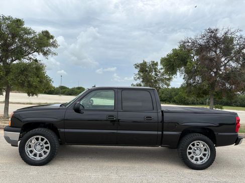 Used 2005 Chevrolet Silverado 1500 LS w/ Safe And Sound Package RWD image 2