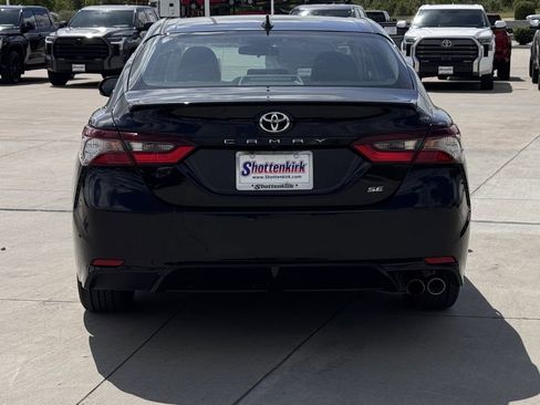 Used 2023 Toyota Camry SE FWD image 5