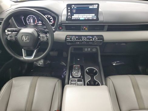 Certified 2024 Honda Pilot Touring image 9