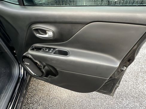 Used 2020 Jeep Renegade Altitude image 18