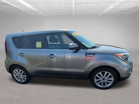 Used 2019 Kia Soul + FWD image 17
