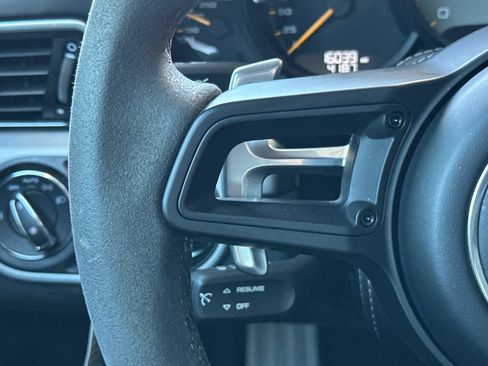 Used 2018 Porsche 911 GT3 RWD image 28