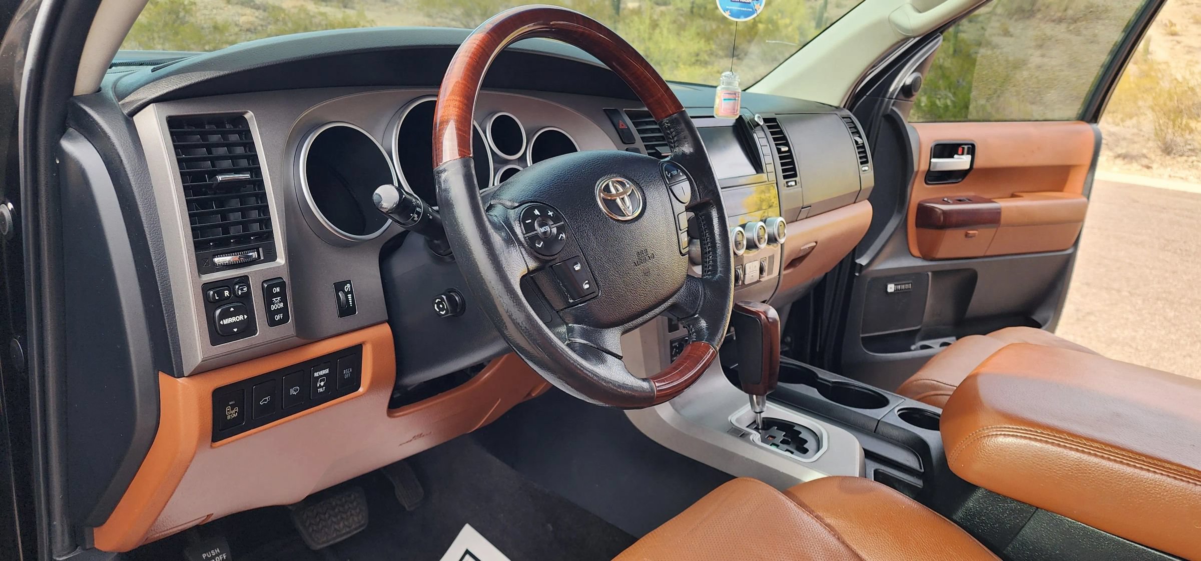 Used 2012 Toyota Sequoia Platinum AWD/4WD image 25