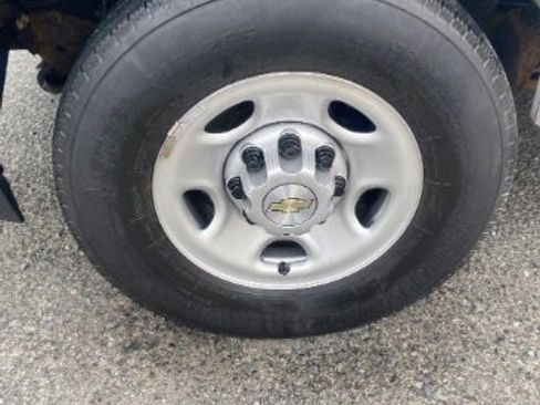 Used 2020 Chevrolet Express 2500 w/ Driver Convenience Package image 24