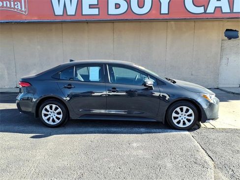 Used 2023 Toyota Corolla LE image 3