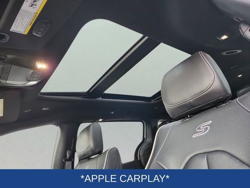 Used 2025 Chrysler Pacifica Limited image 12