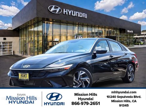 Certified 2025 Hyundai Elantra Sport FWD image 1