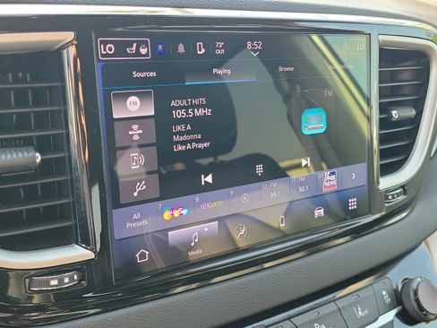 Used 2024 Chrysler Pacifica Touring-L image 30