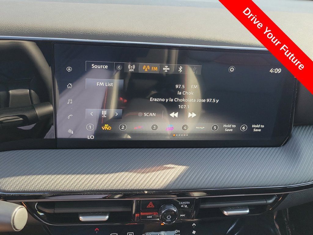 Used 2025 Nissan Kicks SR AWD/4WD image 10