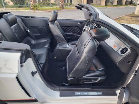 Used 2010 Ford Mustang GT Premium image 20