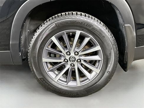 Certified 2019 Toyota Highlander XLE image 37