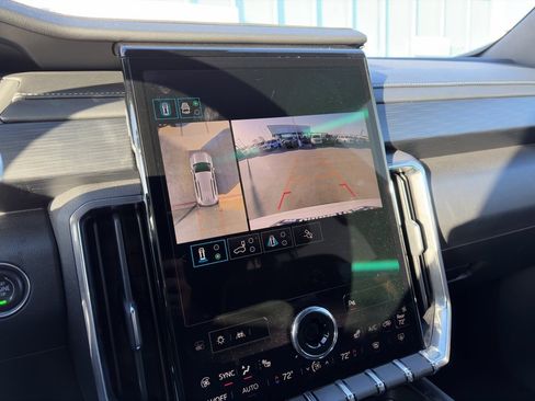 Used 2025 GMC Acadia Elevation image 27