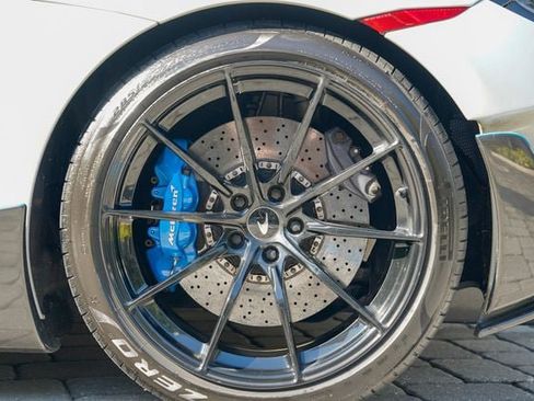 Used 2019 McLaren 600LT RWD image 17