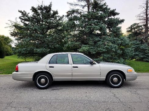Used 2011 Ford Crown Victoria Police Interceptor w/ Comfort & Convenience Group image 2