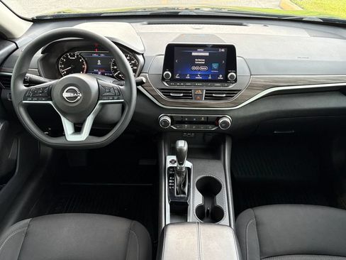 Used 2025 Nissan Altima 2.5 SV FWD image 5