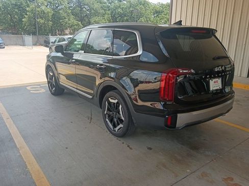 Used 2025 Kia Telluride S FWD image 8