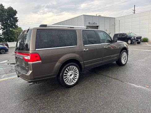 Used 2016 Lincoln Navigator L Select AWD/4WD image 3