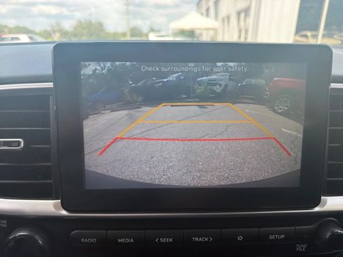Used 2020 Hyundai Venue SEL FWD image 12