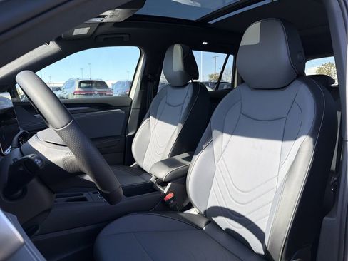 New 2026 Volkswagen Tiguan SE R-Line image 12