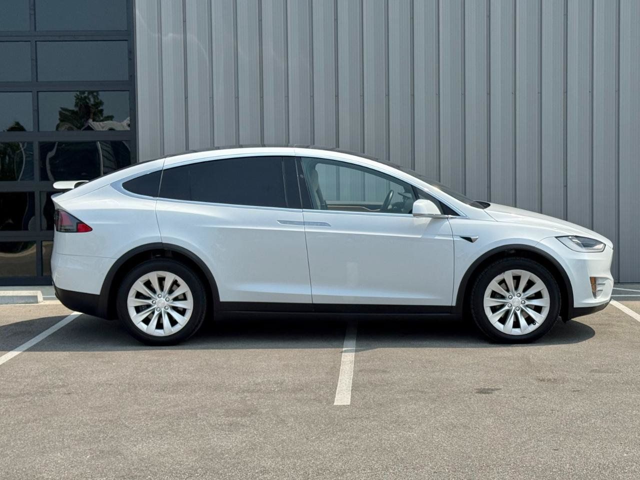 Used 2020 Tesla Model X Long Range AWD/4WD image 4