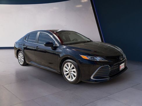 Used 2023 Toyota Camry LE image 7