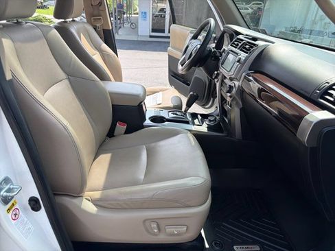 Used 2015 Toyota 4Runner Limited AWD/4WD image 23