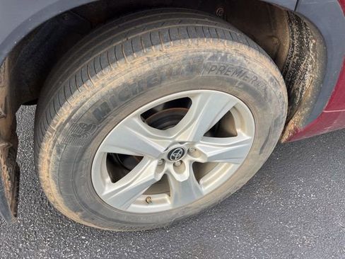 Used 2021 Toyota Highlander LE image 18