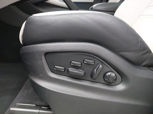 Certified 2025 Porsche Cayenne Coupe AWD/4WD image 31