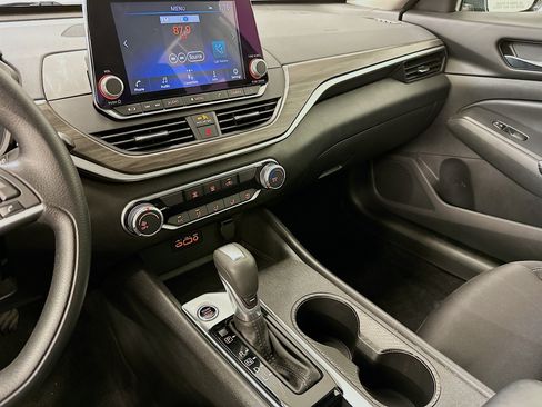 Used 2025 Nissan Altima 2.5 SV FWD image 25