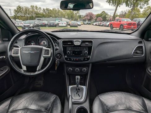 Used 2013 Chrysler 200 Limited FWD image 2