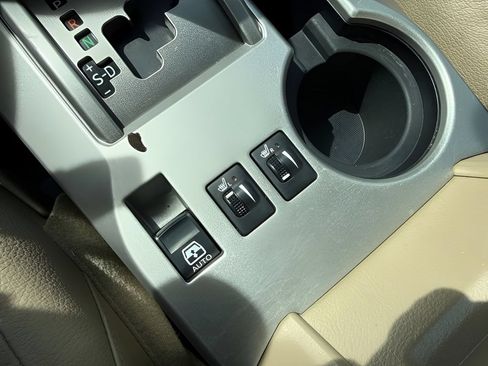 Used 2012 Toyota 4Runner SR5 w/ Premium Pkg w/3rd Row Seat AWD/4WD image 25