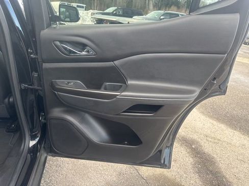 Used 2023 GMC Acadia SLT image 30