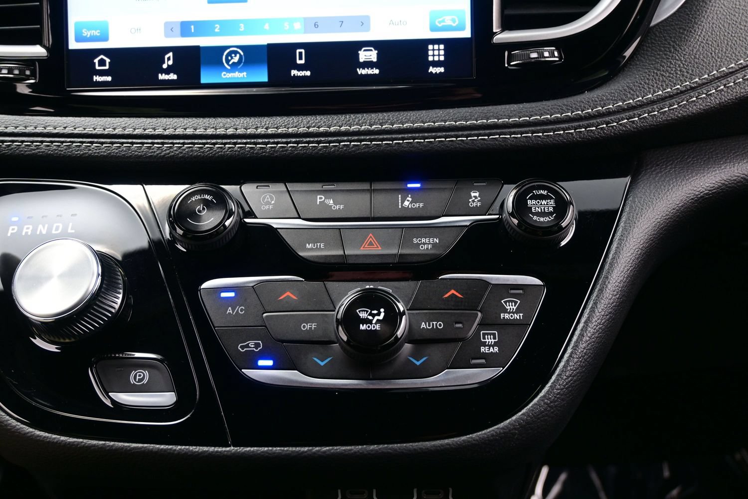 Used 2024 Chrysler Pacifica Touring FWD image 24