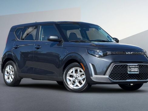 Used 2024 Kia Soul LX w/ Option Group 015 FWD image 2
