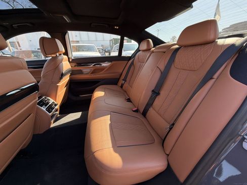 Used 2022 BMW 750i xDrive w/ Executive Package AWD/4WD image 25