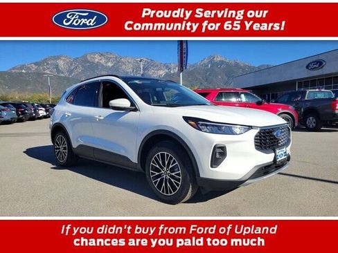 Used 2025 Ford Escape Base image 1