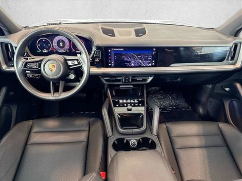 Certified 2025 Porsche Cayenne w/ Premium Package AWD/4WD image 21