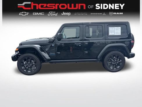 Used 2025 Jeep Wrangler Unlimited Sahara AWD/4WD image 2