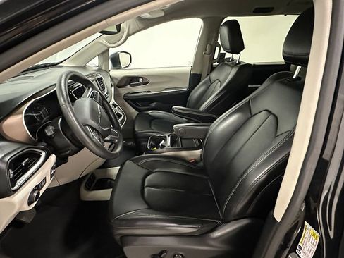 Used 2020 Chrysler Voyager Lxi FWD image 19