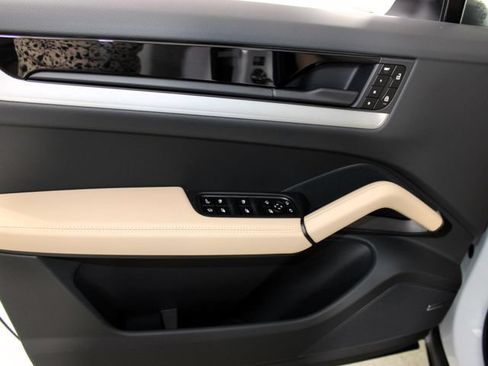 New 2026 Porsche Cayenne E-Hybrid Coupe AWD/4WD image 18