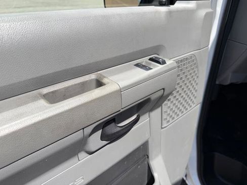 Used 2014 Ford E-250 and Econoline 250 w/ Power Group image 18