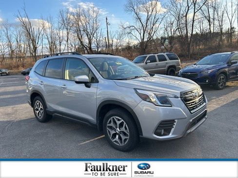 Used 2023 Subaru Forester Premium image 1