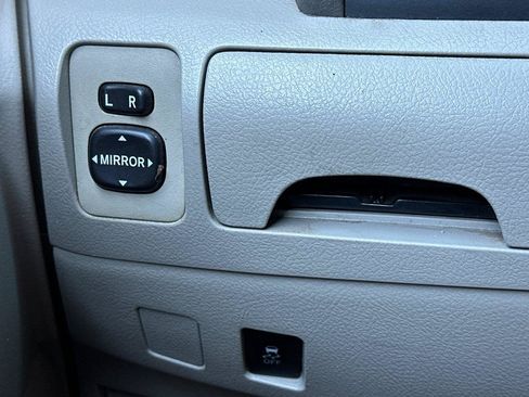 Used 2010 Toyota Camry LE FWD image 25