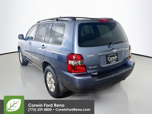 Used 2005 Toyota Highlander 4WD V6 w/ 3rd Row image 5