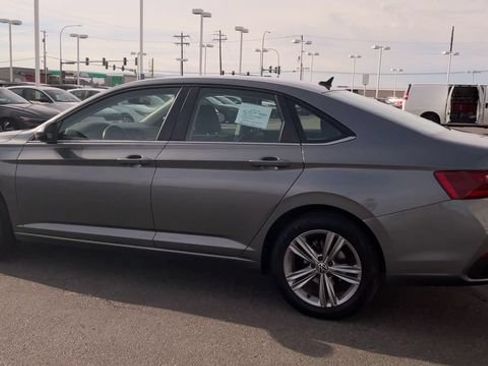 Used 2024 Volkswagen Jetta SE FWD image 7